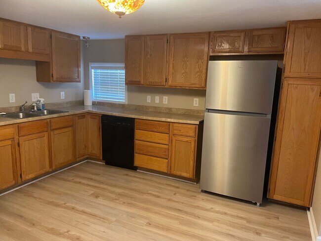 Building Photo - 3 Bedroom Mobile Home Convenient to 68 & I...