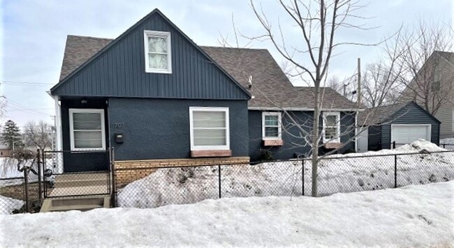 Foto del edificio - Nice! Spacious! 3 Bedroom Gem-Central Location