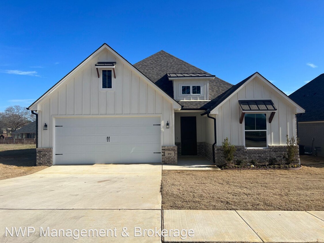 Primary Photo - 3 br, 2 bath House - 212 Sides Blvd