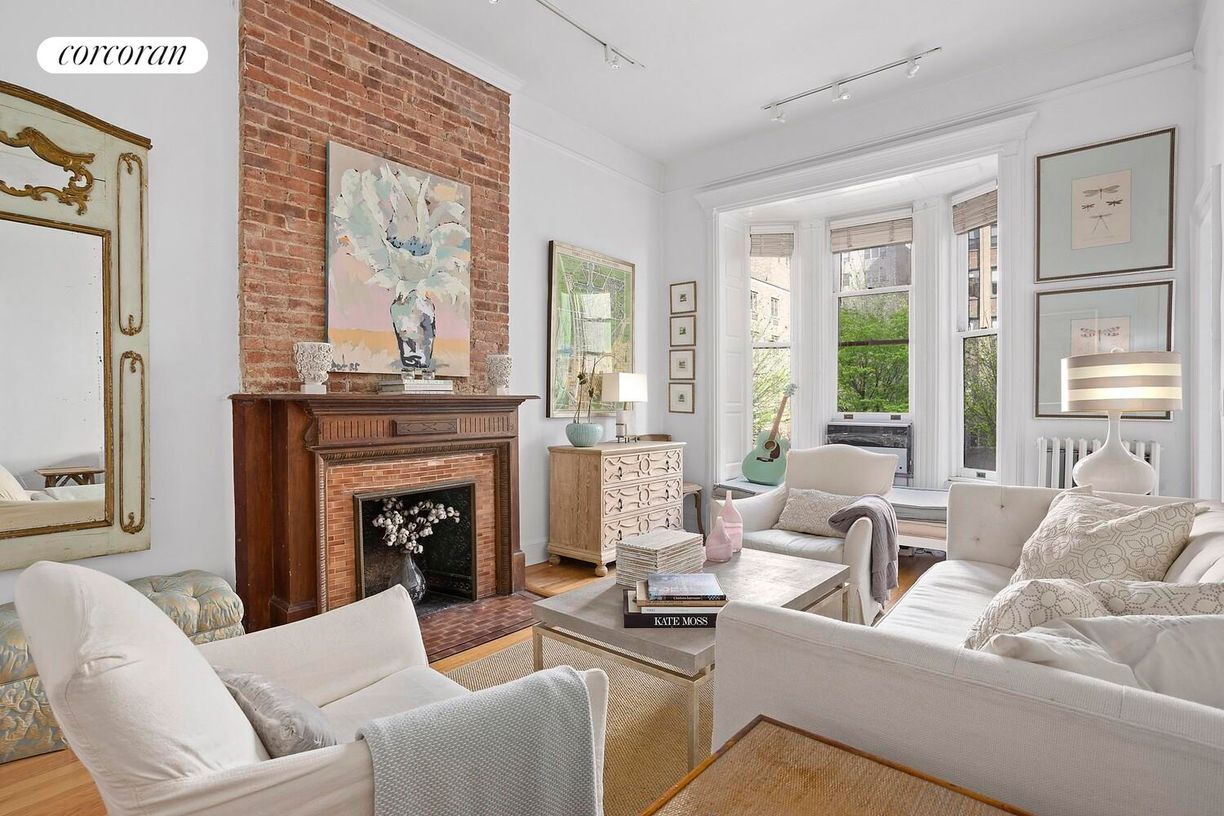 Foto principal - 54 E 83rd St