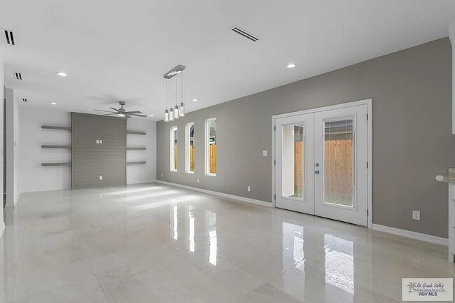Foto del edificio - 7513 Pinewood Lk