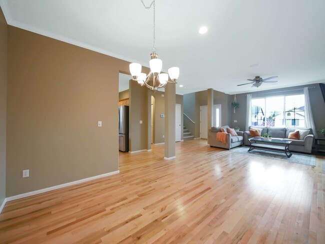 Building Photo - 3 Bed and 2.5 Bath Stunning Single-family ...