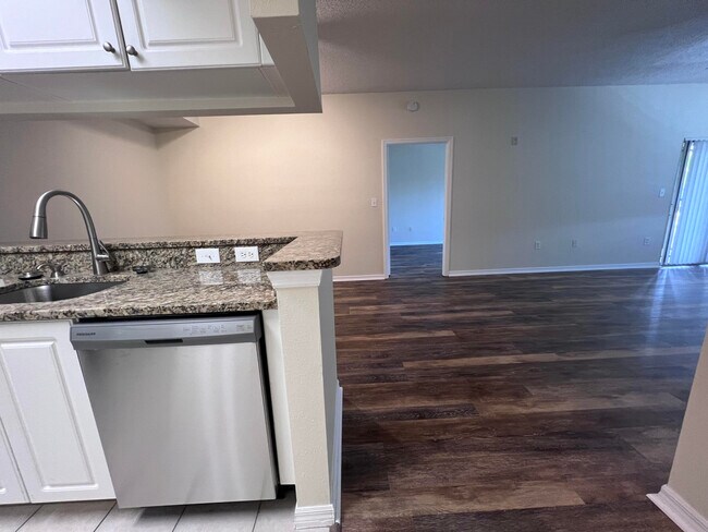 Building Photo - 2802 Sarento Pl