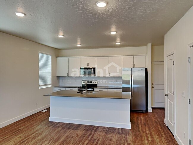 Building Photo - 6578 Old Forest Dr