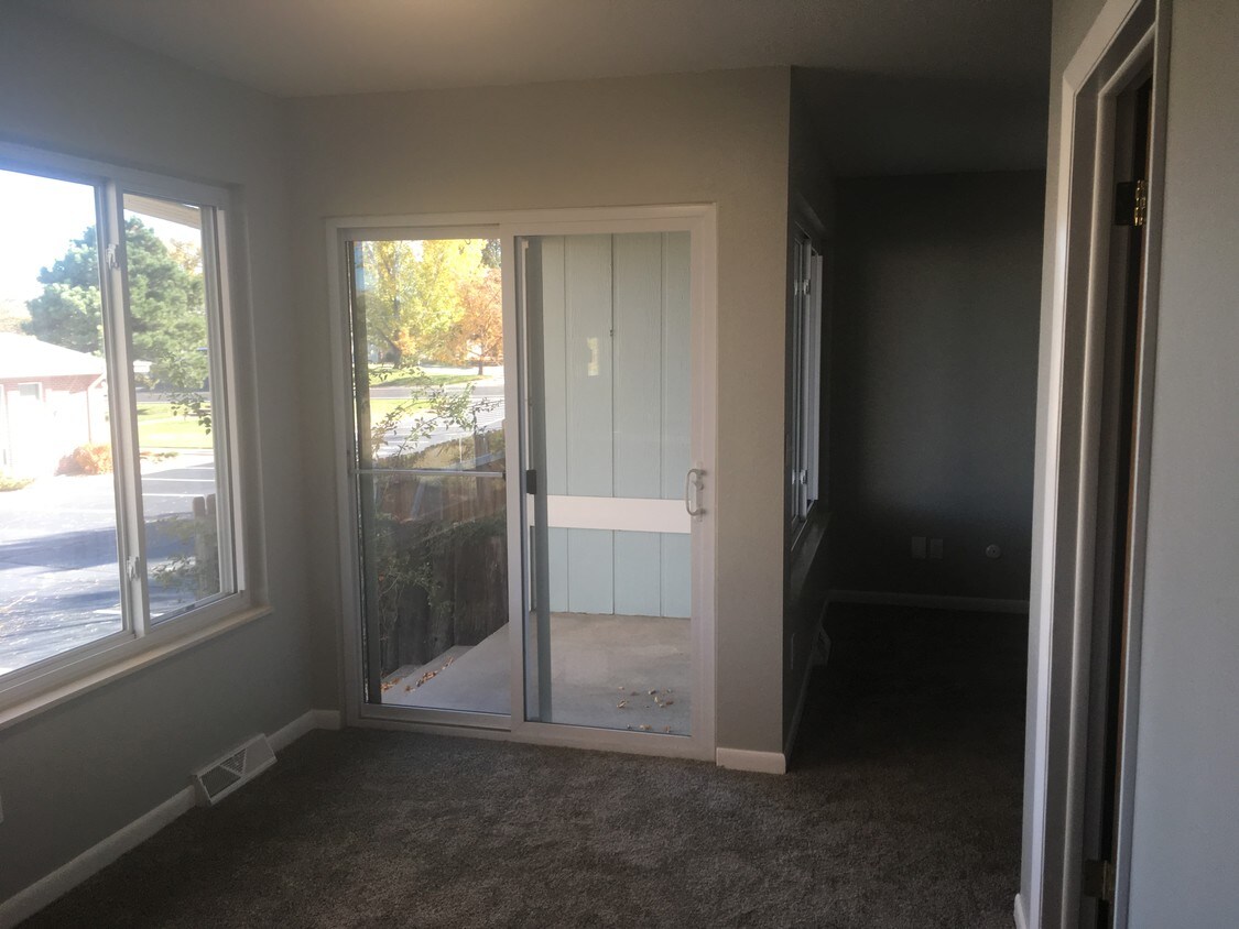 Dining - 3405 W 16th St