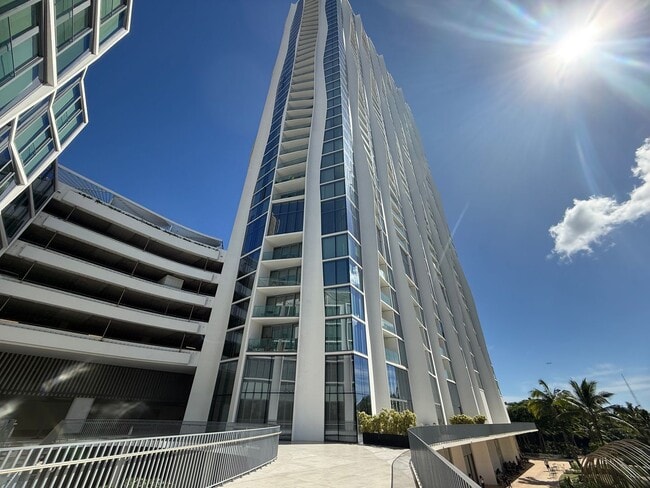Building Photo - 1000 Auahi St