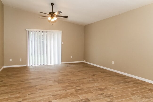 Foto del edificio - 1345 Bridlebrook Dr