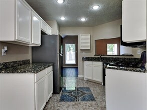 Building Photo - 16130 Canaridge Dr