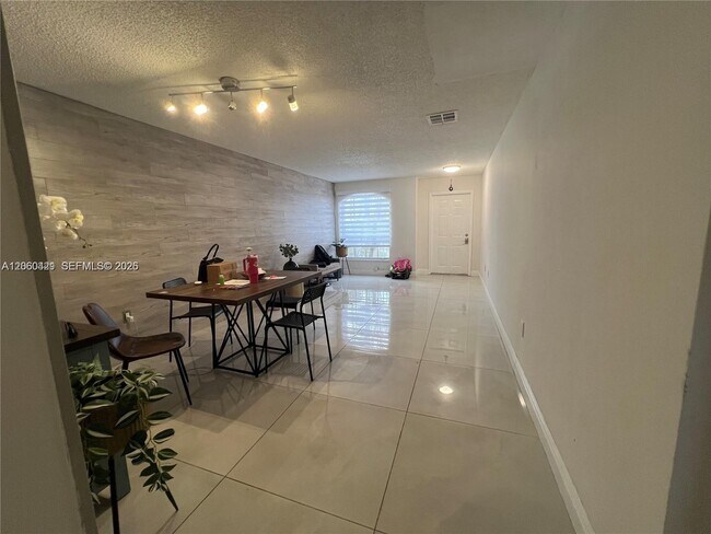 Foto del edificio - 11612 NW 50th Terrace