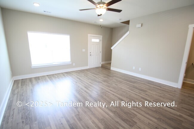 Foto del edificio - 128 Dry Creek Commons Dr