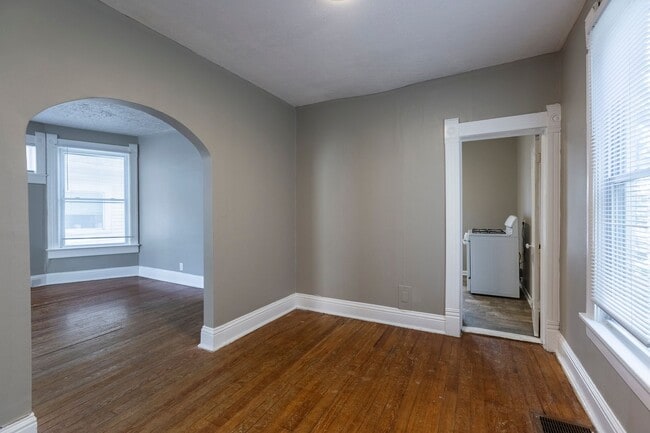 Building Photo - 3 Bedroom Midtown Home!