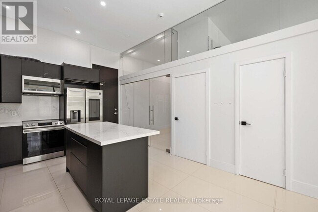 Photo du bâtiment - 637-637 Lake Shore Blvd W