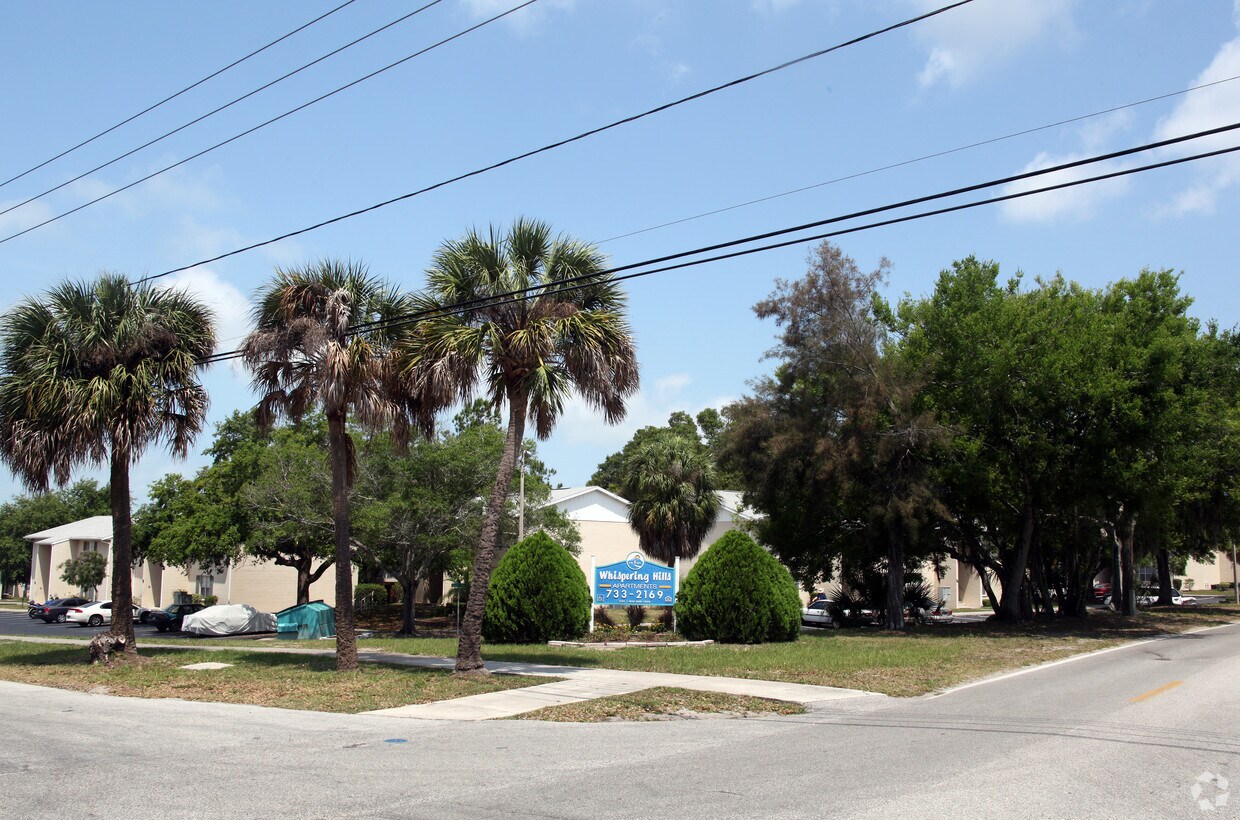 Whispering Hills Apartments in Dunedin, FL