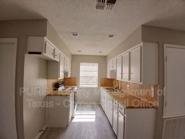 Building Photo - 4029 Brownwood Cir