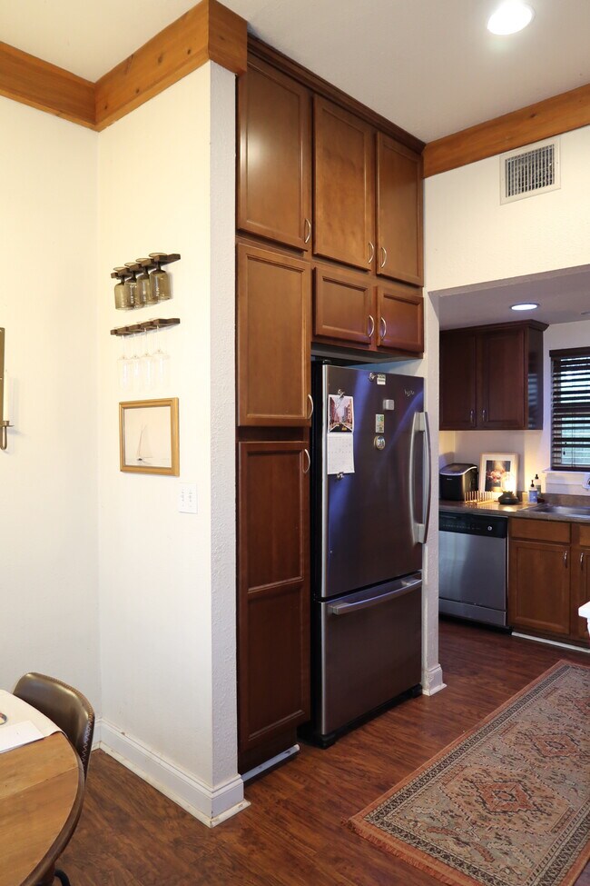 Foto del edificio - 11002 Lakeside Dr