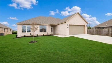 Building Photo - 308 White Oak St