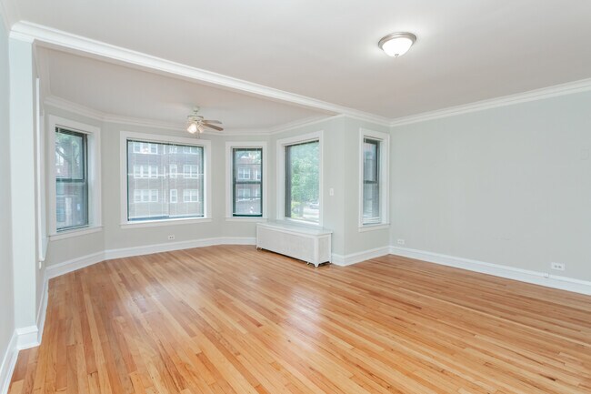 Building Photo - 6917 S Paxton Ave