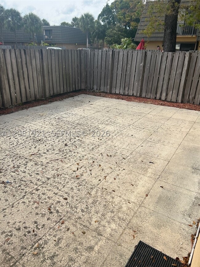 Building Photo - 603 6th Way