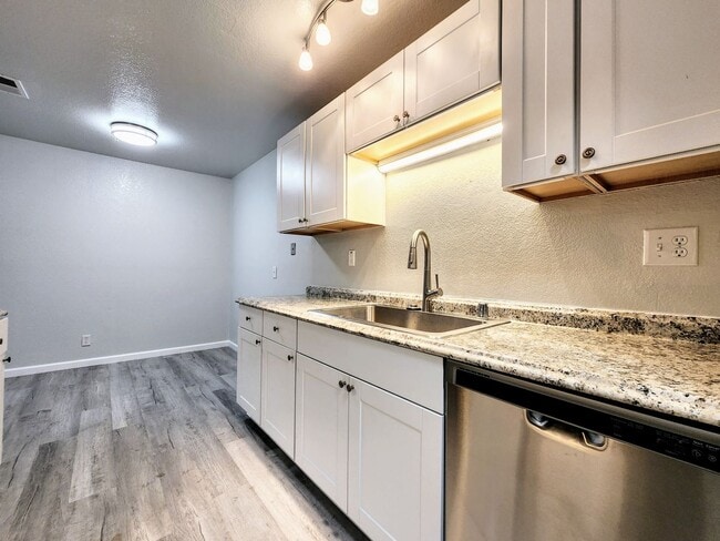 Foto del edificio - 3 Bedroom M Section Condo FOR RENT !