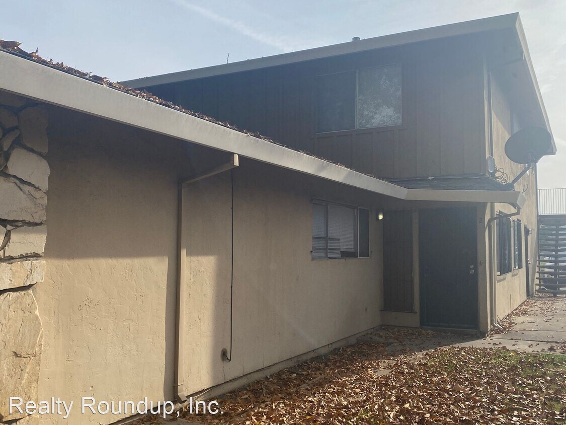 Primary Photo - 2 br, 1 bath House - 408 E Bianchi Rd #2