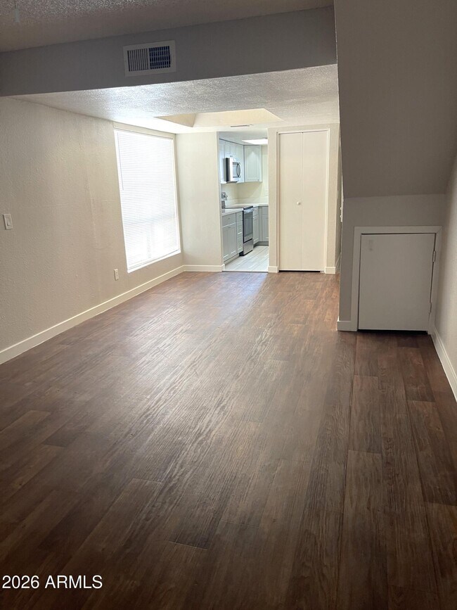 Foto del edificio - 1215 E Lemon St