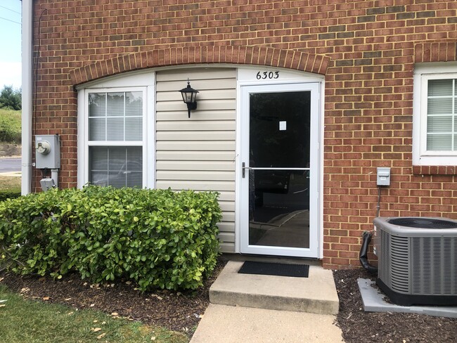 Building Photo - 6303 Sandpiper Ct