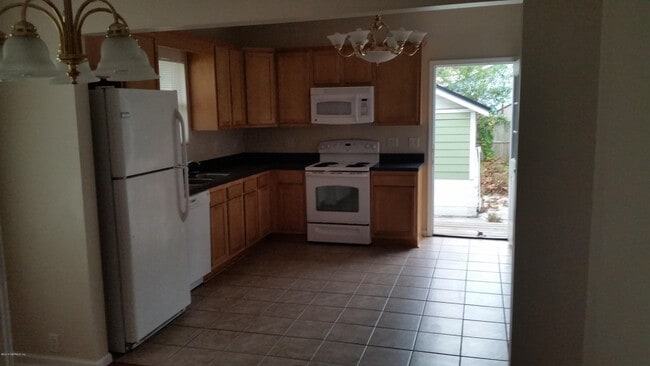 Building Photo - 2700 Myra St