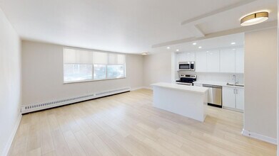 Building Photo - Weston Road Apartments