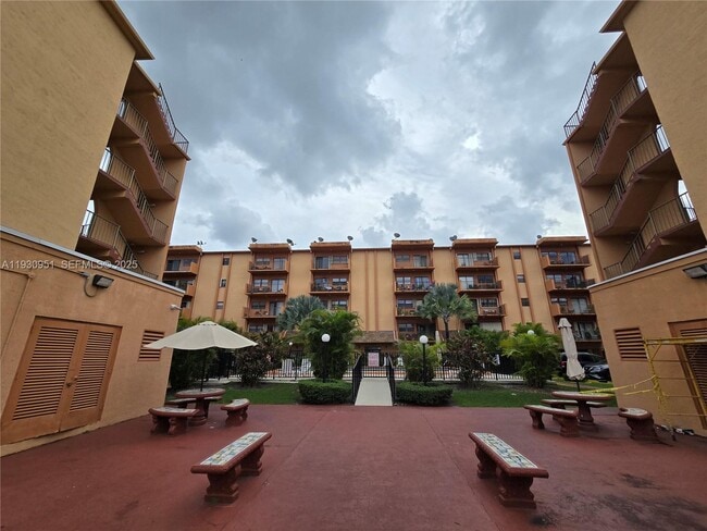 Building Photo - 1800 W 54th St