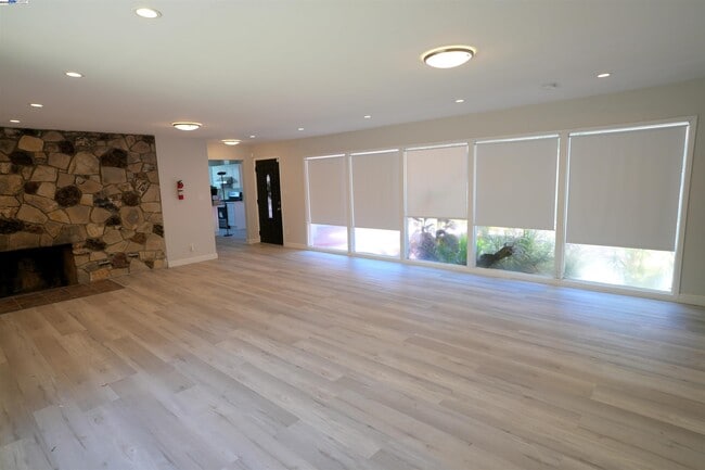 Building Photo - 3180 Watt Ave