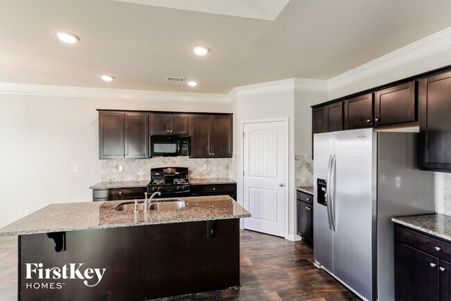 Building Photo - 304 Township Ln