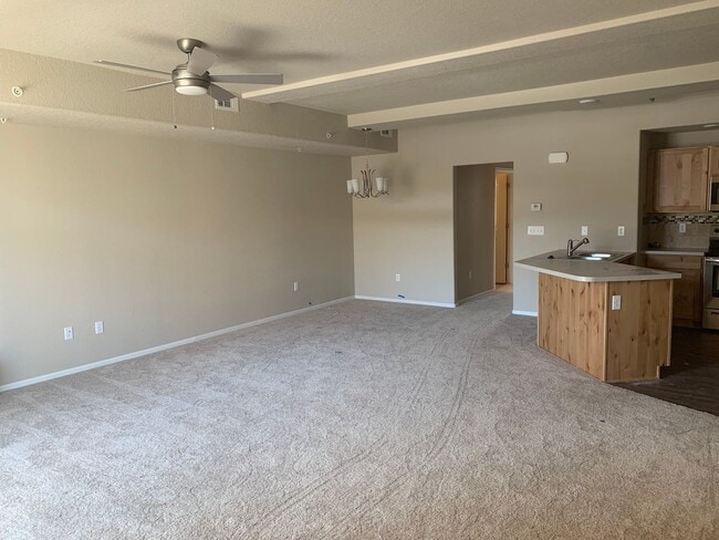 Foto del edificio - 2 WEEKS FREE! Spacious Townhome!