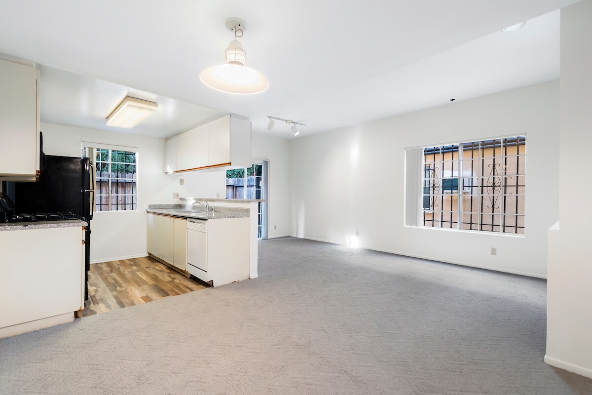Foto principal - 607 N Rossmore Ave