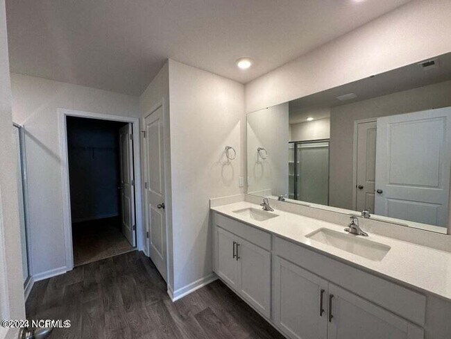 Building Photo - 3221 Carr Dr