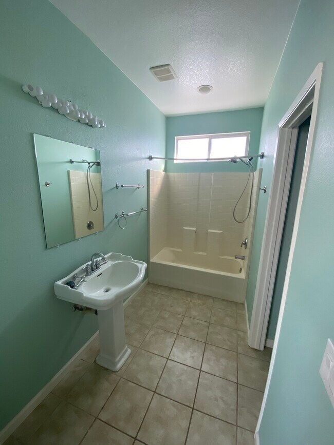Building Photo - 9225 Sweetdale Ct
