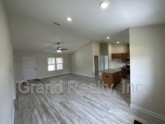 Building Photo - 4005 Brittany Ln