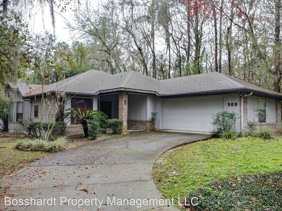 3 br, 2 bath House 568 NW 39th Drive House Rental in Gainesville
