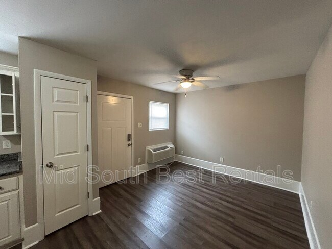 Foto del edificio - 320 Clint Rd