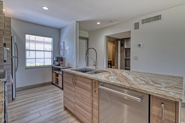 Building Photo - 6300 S Pointe Blvd