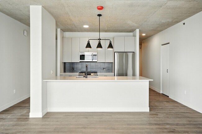 Building Photo - 1110 W Carroll Ave