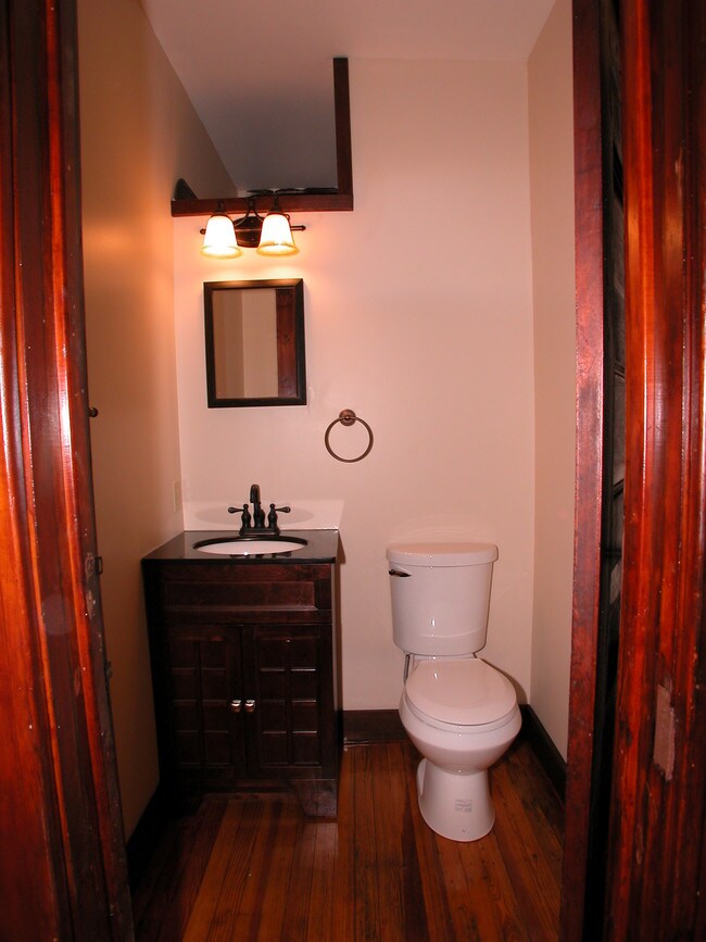 Medio baño - 208 Ontario St
