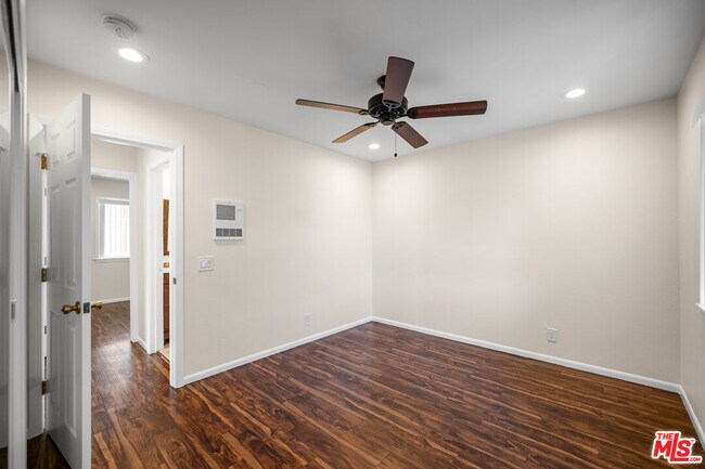 Foto del edificio - 432 N Harvard Blvd