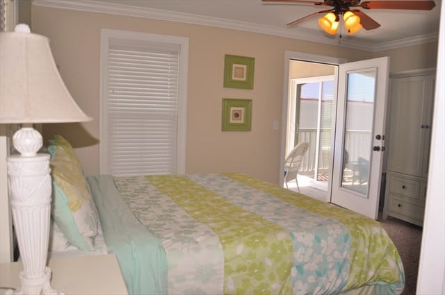 King in master with en suite and balcony access - 26 Atlantic Ave