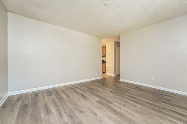 Foto del edificio - 320 Rodgers Ct SE