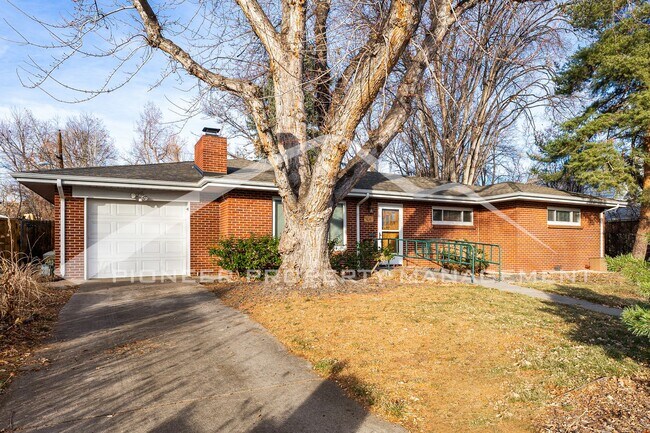 Foto del edificio - Charming Ranch Style Home with Washer/Drye...