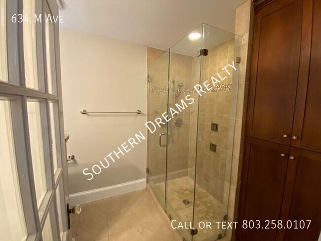 Building Photo - 634 M Ave