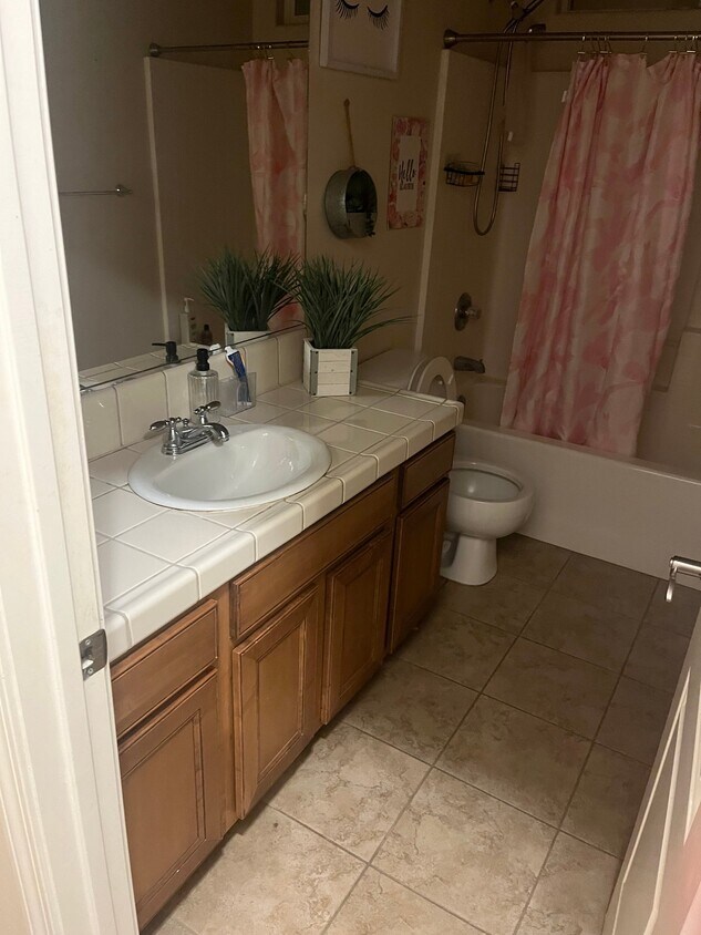 Foto del edificio - 3004 Willow Basin Ln