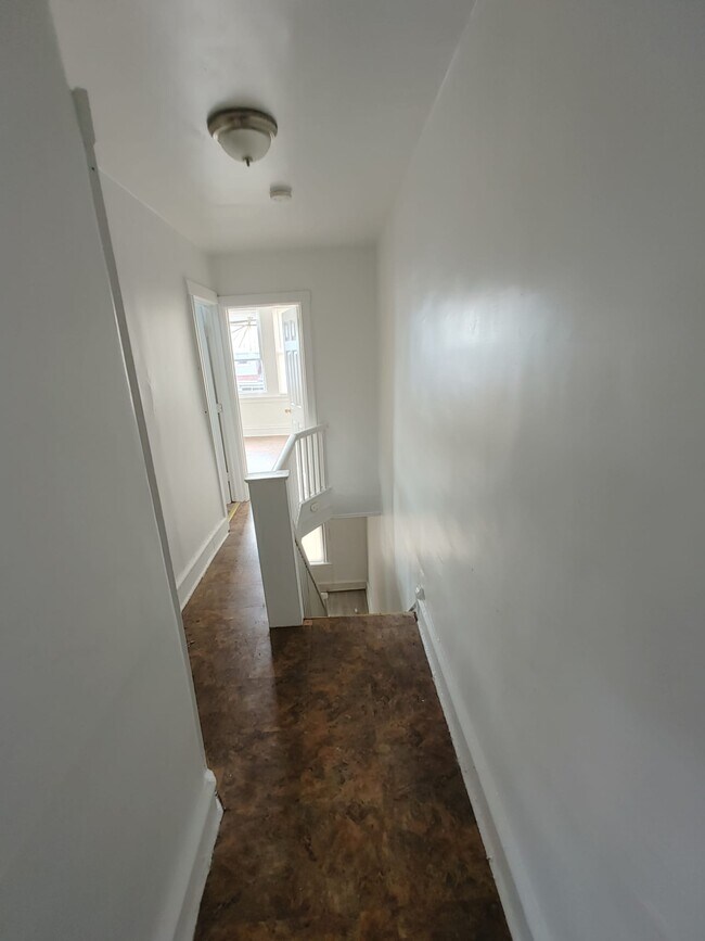 Building Photo - 1236 E Stafford St