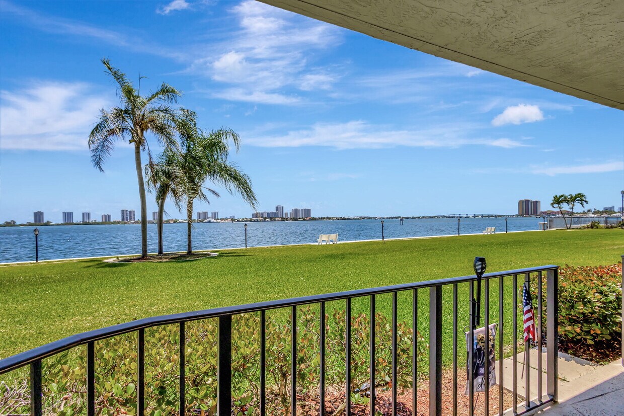 Foto principal - 801 Lake Shore Dr