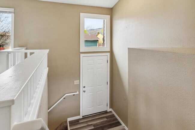 Foto del edificio - 5245 Mule Deer Dr